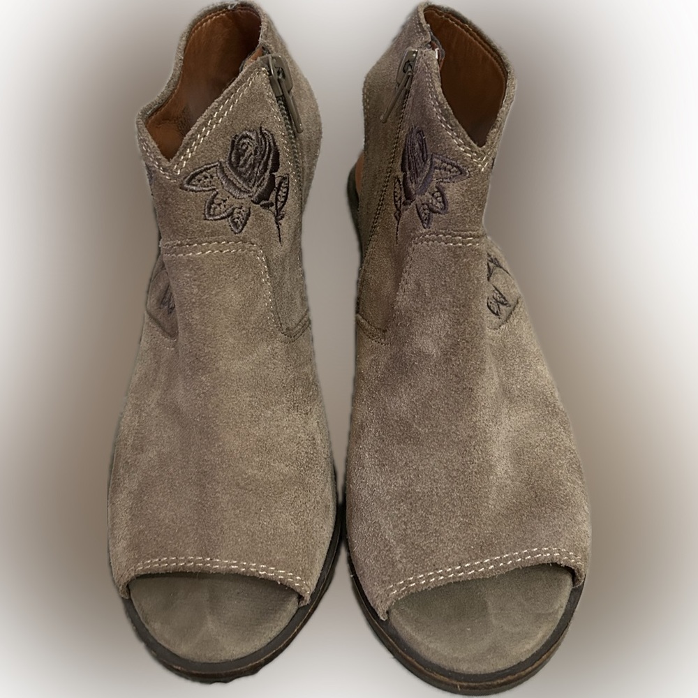 Lucky Brand Floral Embroidery Stone Suede Peep-Toe Zip Bootie Size 6